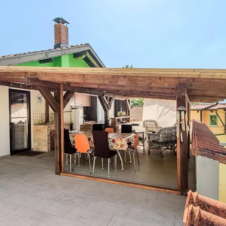 Apartment Large Terrace & Outdoor Kitchen Gadica